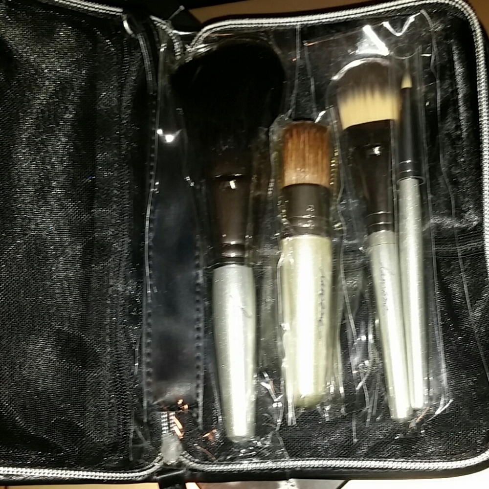 NWT Lancome Flawless Face Deluxe Brush Set w/ Case